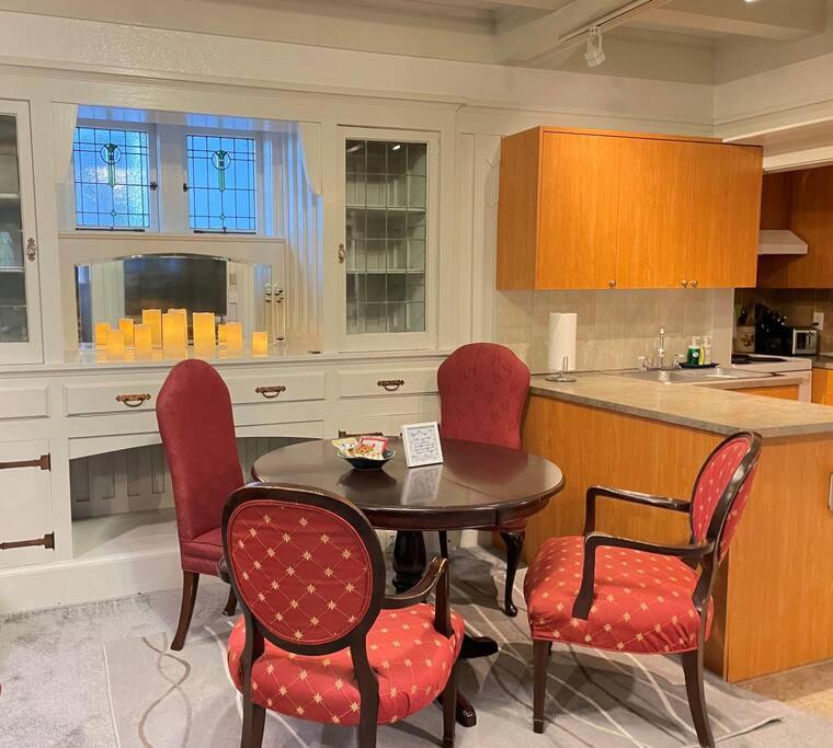 Parlor Suite In Heritage Manor, Fairfield, Near Dt Victoria Ngoại thất bức ảnh